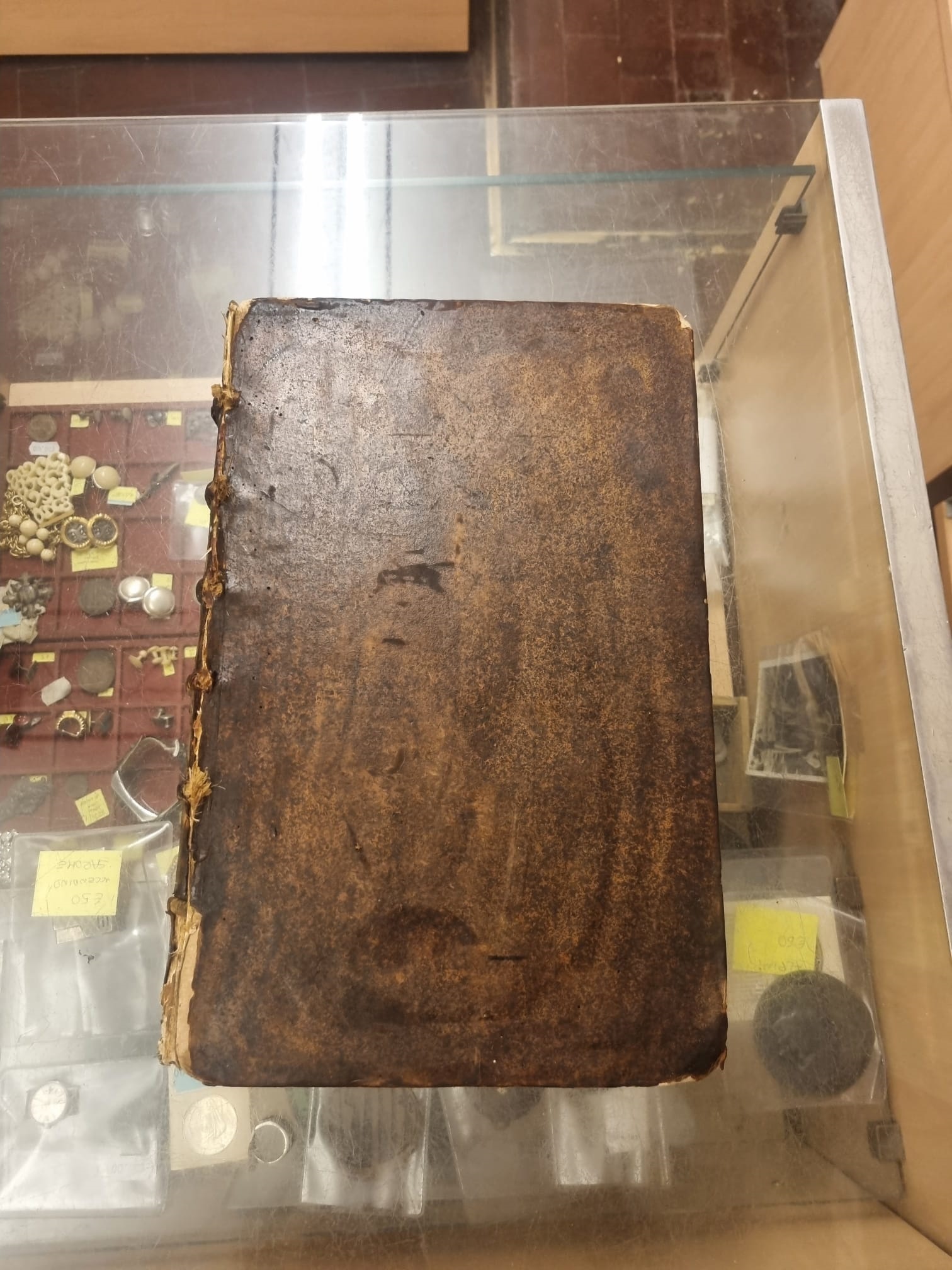 Opera Omnia. Necnon Fredegarii Scholastici epitome et chronicum cum suis continuatoribus et aliis antiquis monumentis. Ad codices manuscriptos & veteres editiones collata, emendaa, & aucta, atque notis & observationibus illustrata, opera & studio Domni Theoderici Ruinart.