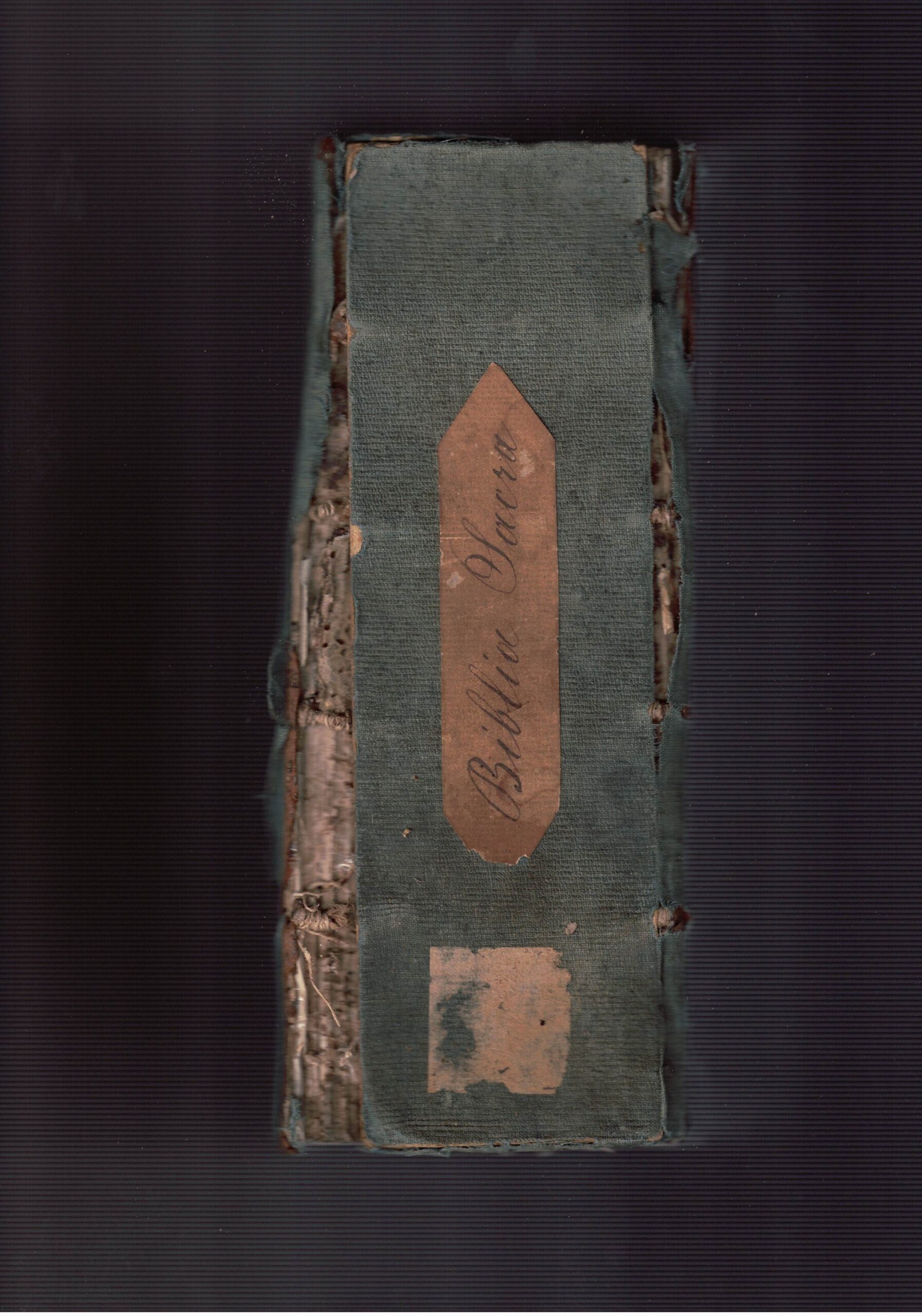 Biblia Sacra. Vulgatae editonis Sixti V et Clementis VIII Pontif. Auctoritate Edita. Versiculis distincta, et ad singula Capita Argumentisaucta, pluribusque imaginibus, ad historiarum notitiam politissime elaboratis, ornata. Indiceque epistolarum, e evangelirum locupletata. - immagine 2