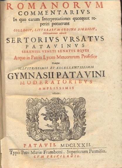 De notis romanorum commentarius in quo earum interpretationes quotquot reperiri potuerunt collegit, litterarum ordine digessit, observationes adiecit Sertorius Ursatus. - Dialoghi di don Antonio Agostini arciuescovo di Tarracona intorno alle medaglie inscrittioni et altre antichita tradotti di lingua spagnuola in italiana da Dionigi Ottauiano Sada & dal medesimo accresciuti con diuerse annotationi, & illustrati con disegnidi molte medaglie & d'altre figure.