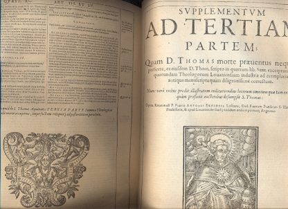 S. Thomae Aquinatis Summa totius theologiae, in qua quicquid in universis Bibliis continetur obscuri, quicquid in veterum patrum (ab ipso nascentis Ecclesia initio) monumentis est doctrinae notabilis; quicquid denique vel olim vocatum est, vel hodie vocatur ab haereticis in controversiam, id totum, vel certe maxima ex parte, ut erudite e pie , ita fideliter atque dilucide, per quastiones, e responsiones explicatur; in tres partes ab auctore suo distributa. Editio novissima, in qua praestitum quid sit, sequenti pagella indicatur.