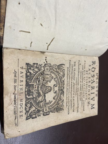 Magnum Rosarium Sacerdotum et clericorum, utile his qui se debent exponere coram reverendissimis ordinarijs pro confessionibus, concionibus e ordinibus suscipiendis. Ex diversis tam modernorum, quam antiquorum doctorum viridarijs collectum.