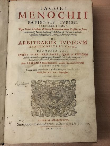 De Arbitrariis Iudicum quaestionibus et causis. Centuriae sex. Quibus tota iuris pars. Quae a iudicum Arbitrio & Potstate pendet, perquam docté, laté & eleganter pertractatur, magno jusdicentium, docentium & discentium commodo. Item Responsa Causae Finariensis, à mul is Italiae celeberrimis Iurisconsultis reddita. Omnia nunc Emendatius & Ordinatius quam anthehac edita.