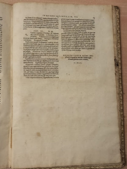 Oratoriarum institutionum libri XII. Castigati ad fide optimorum exemplariu, & insignita lectionis distinctione, addisque in margine adnotationibus percomode illustrati. Additae sunt adnotationes Petri Mosellani in lib. septem.