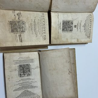 Opera omnia, quatenus in hunc diem latio donata noscuntur, omnia, cùm ad collationem Matinorum codicum mirae antiquitatis tum ad Graecorum exem plarium fidem innumeris penè locis nativae integritati restituita, uix ulli aestimandis laboribus virorum linguae utriusque insigniter callentium: in quinque tomos digesta. His accesserunt eiusdem Chrysostomi homiliae in psalmos Davidicos vere aureaeet quae graece nunquam praelo traditae nunc primum latinae factae praeter paucalas...Gentiano Herveto Aurelio interprete. Quibus nuper adiecimus in calce...