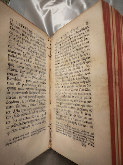 Lettres de Ciceron a M. Brutus et de M. Brutus a Ciceron, avec une preface Critique, des Notes, et Diverses Pieces Choisies. Pour Servir De Supplement à l'Histoire & au Caractere de Ciceron.